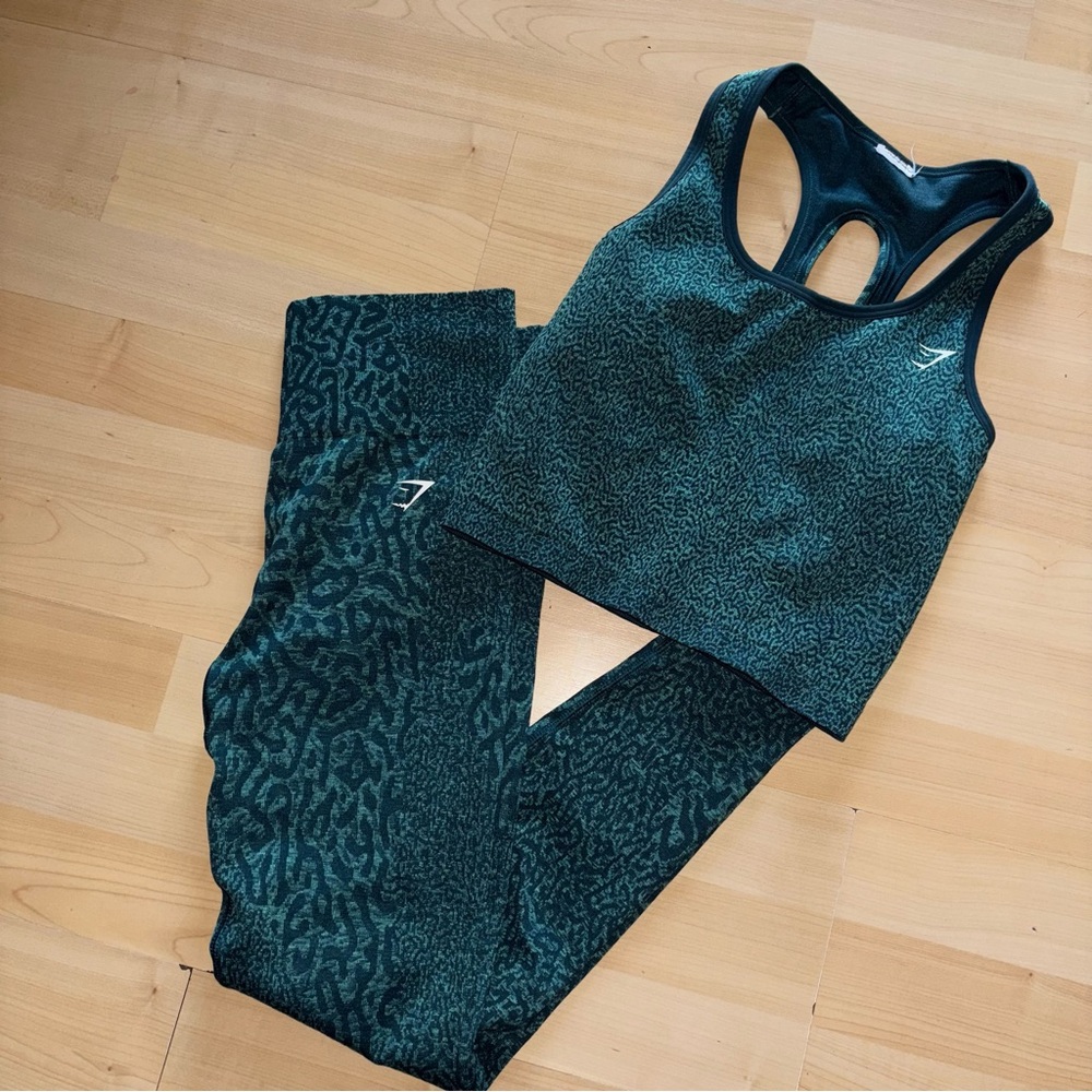 Gymshark Adapt Animal Seamless SET Reef Teal Scrunch Leggings Crop Top Sz Small